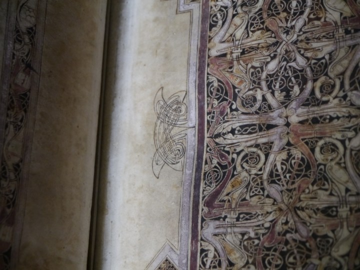 Steffi St Chad detail